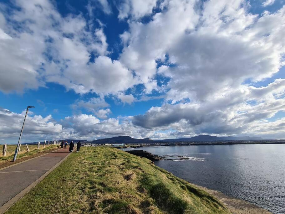 Bundoran Seaside Stays House - Wifi, Large Spacious Home Exterior photo